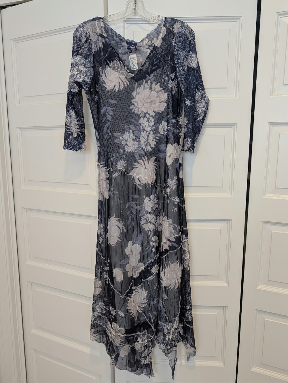 NWT Barcelino XL Floral V-Neck Dress